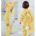 Мягкие детские Фланелевые ползунки onesie пижамы животных костюм костюмы,спальные износа,милый желтый ткань,ребенок с капюшоном полотенце